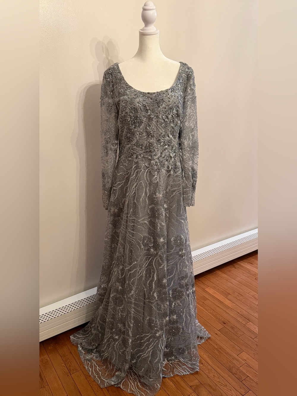 Mac Duggal 20285 Scoop Neck
Beaded Lace Dress Evening Gown, Formal Dress size 10 - Picture 3 of 15